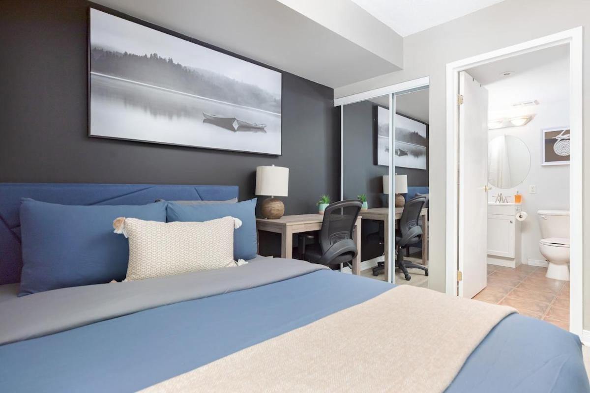 1bd Townhome Walk To Lake! Toronto