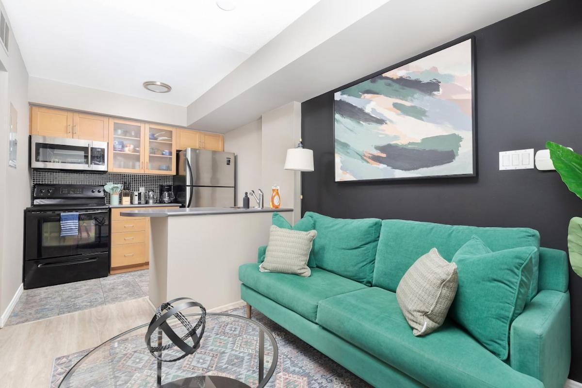 1bd Townhome Walk To Lake! *