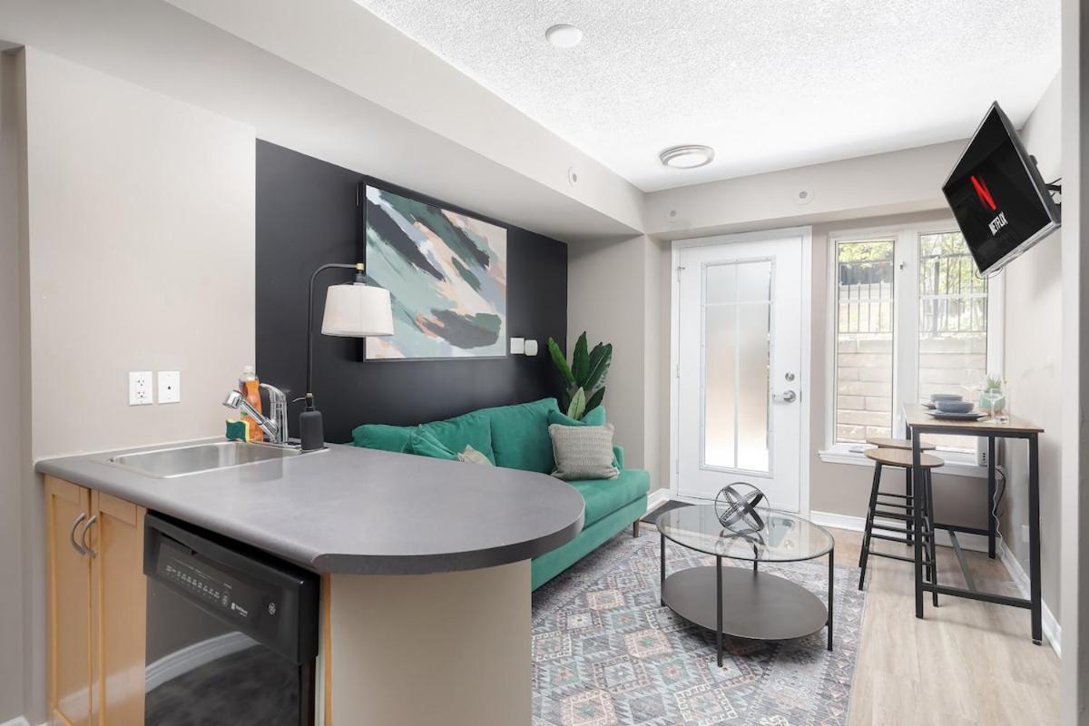 Holiday home 1bd Townhome Walk To Lake!