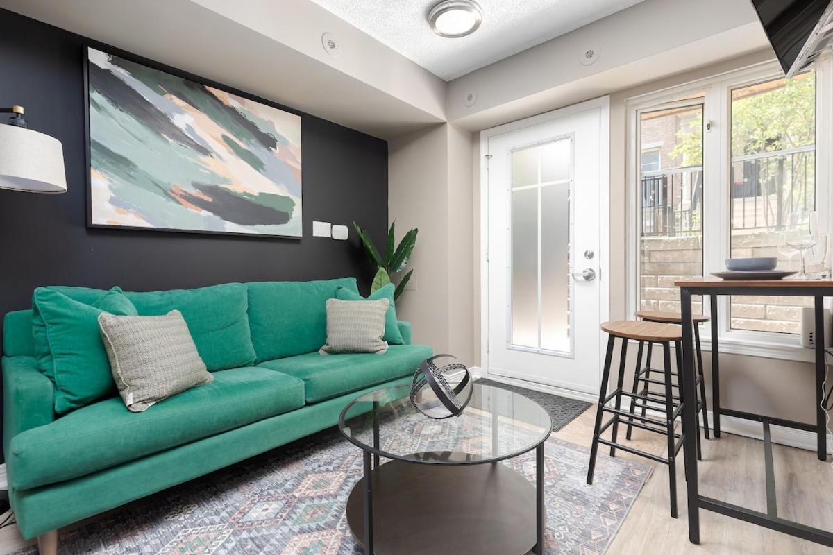 1bd Townhome Walk To Lake! * Toronto