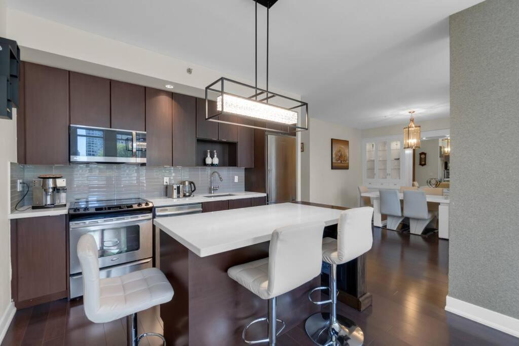 1560 Sqft Elegant At Downtown Hi-end Shopping & Dining Area - Cn Tower View, Bidet, Lockbox * Toronto