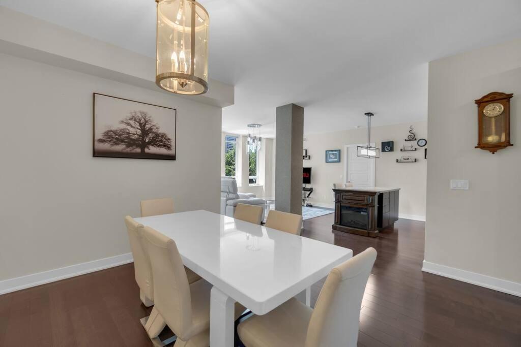 1560 Sqft Elegant At Downtown Hi-end Shopping & Dining Area - Cn Tower View, Bidet, Lockbox * Toronto