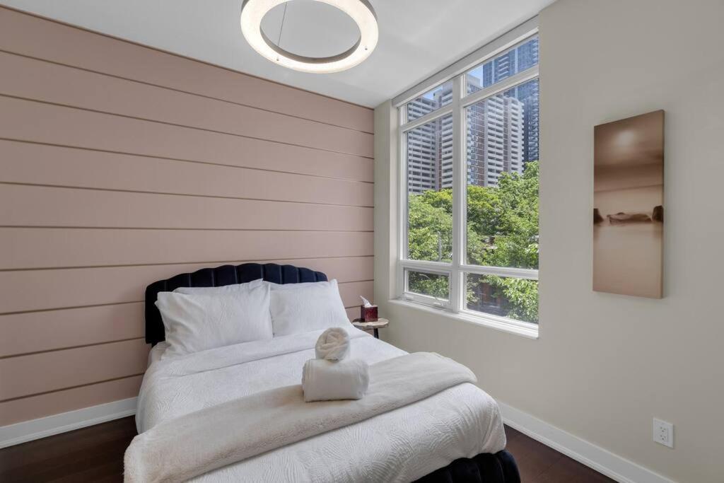 Apartment 1560 Sqft Elegant At Downtown Hi-end Shopping & Dining Area - Cn Tower View, Bidet, Lockbox