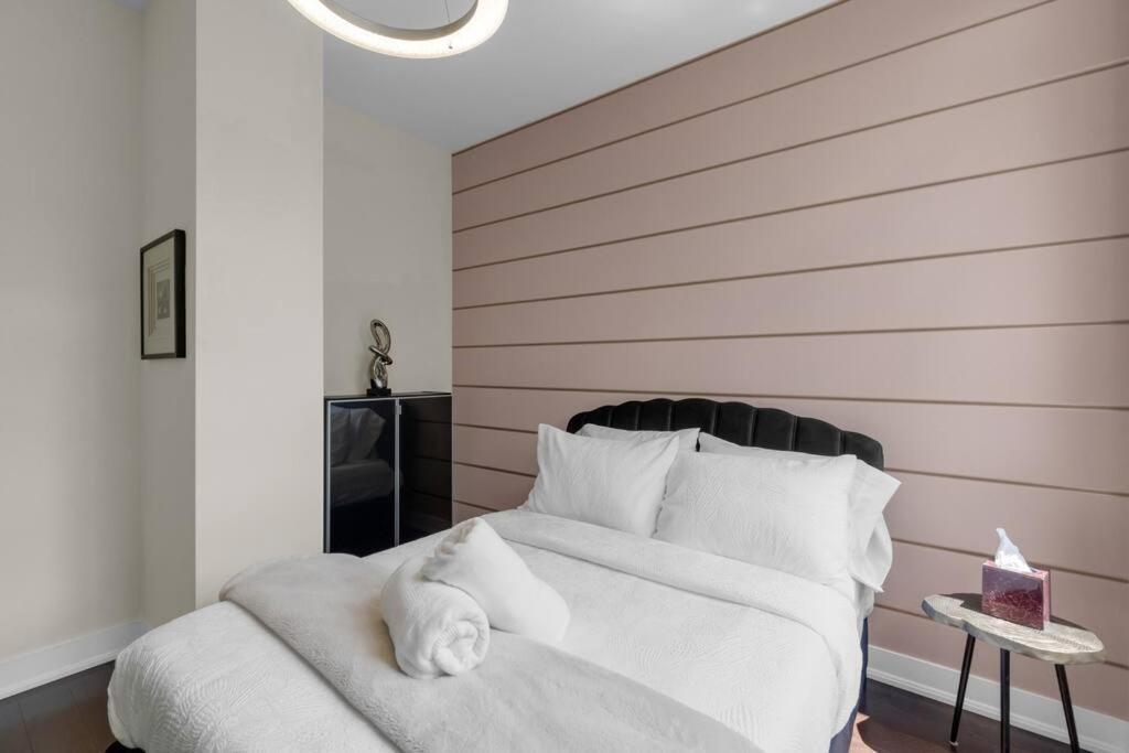 1560 Sqft Elegant At Downtown Hi-end Shopping & Dining Area - Cn Tower View, Bidet, Lockbox Toronto
