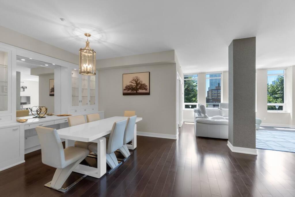 1560 Sqft Elegant At Downtown Hi-end Shopping & Dining Area - Cn Tower View, Bidet, Lockbox