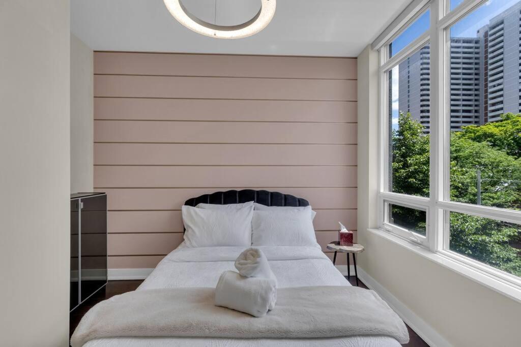 1560 Sqft Elegant At Downtown Hi-end Shopping & Dining Area - Cn Tower View, Bidet, Lockbox Apartment