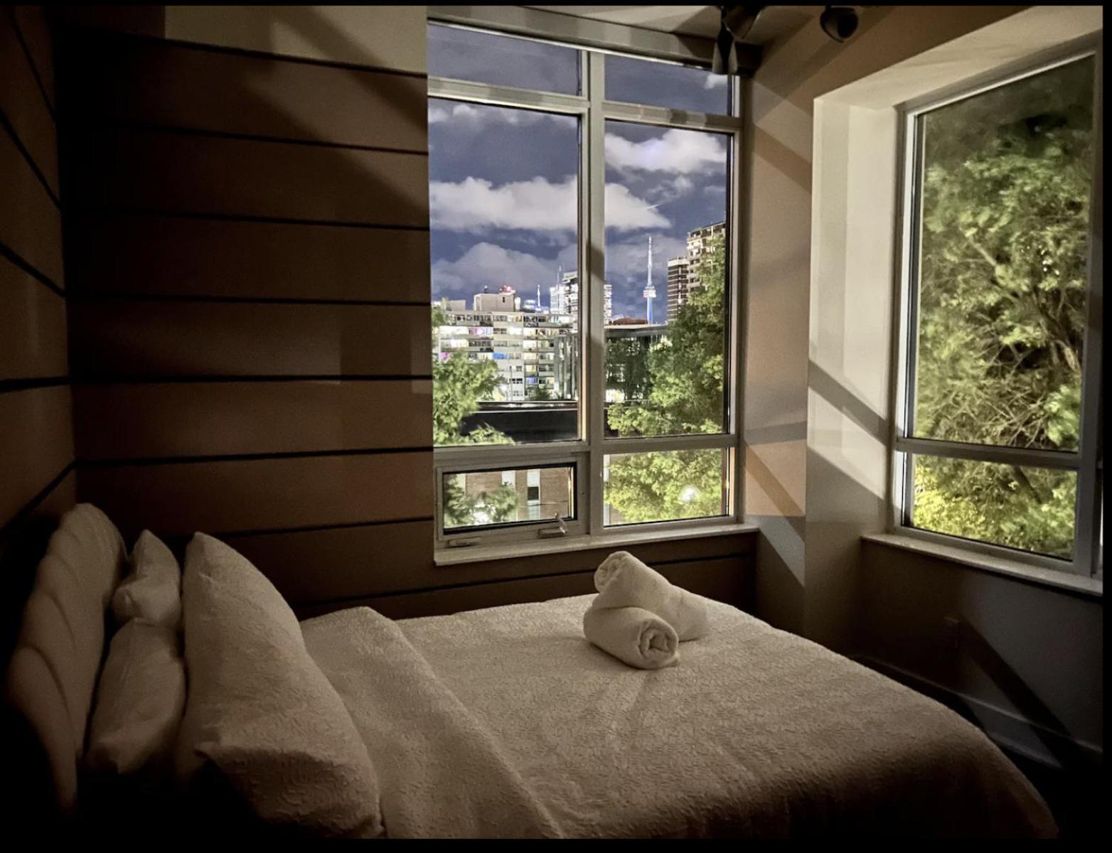 1560 Sqft Elegant At Downtown Hi-end Shopping & Dining Area - Cn Tower View, Bidet, Lockbox Apartment
