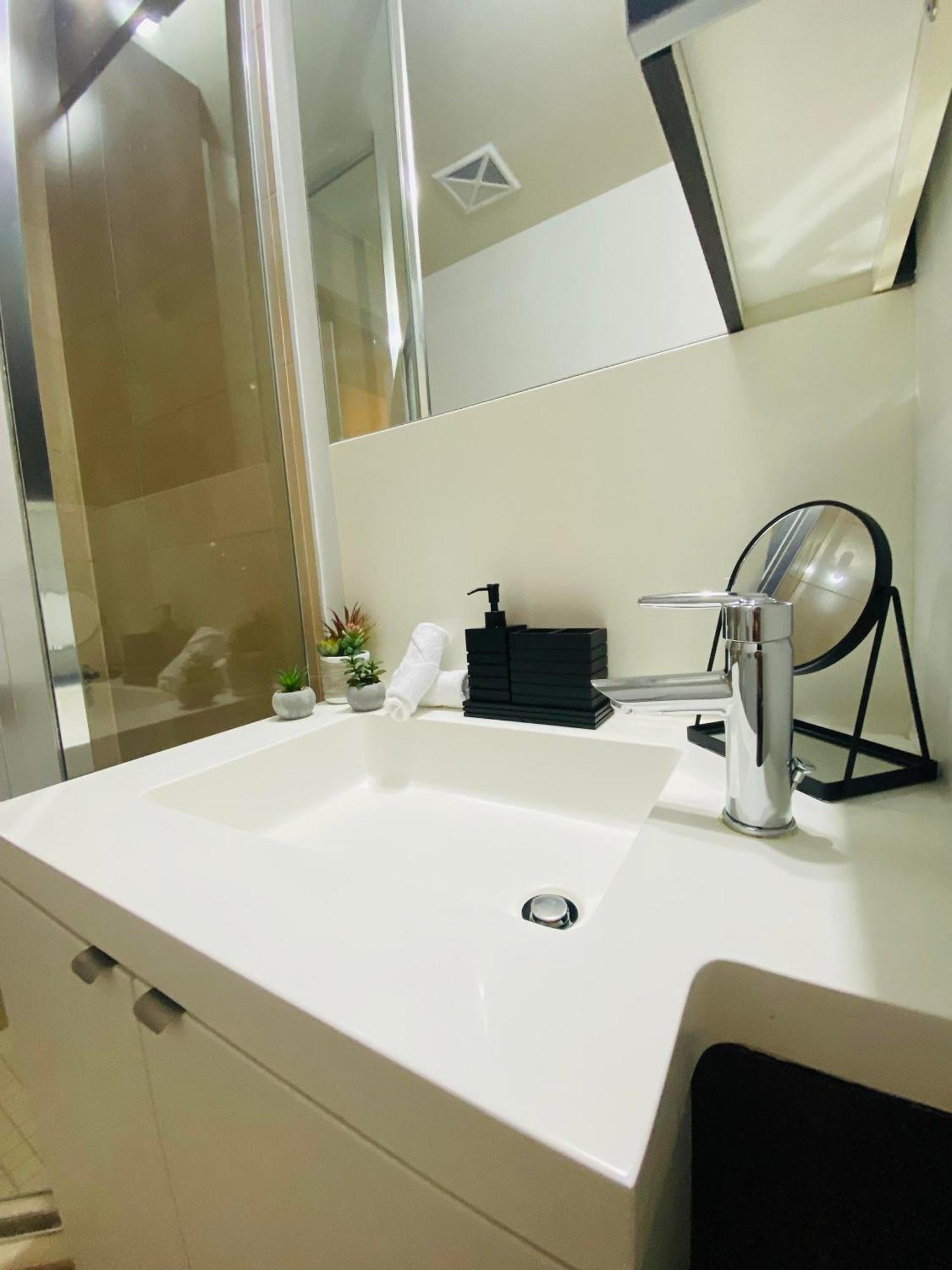 Rivetstays - The Atmos Ii Toronto