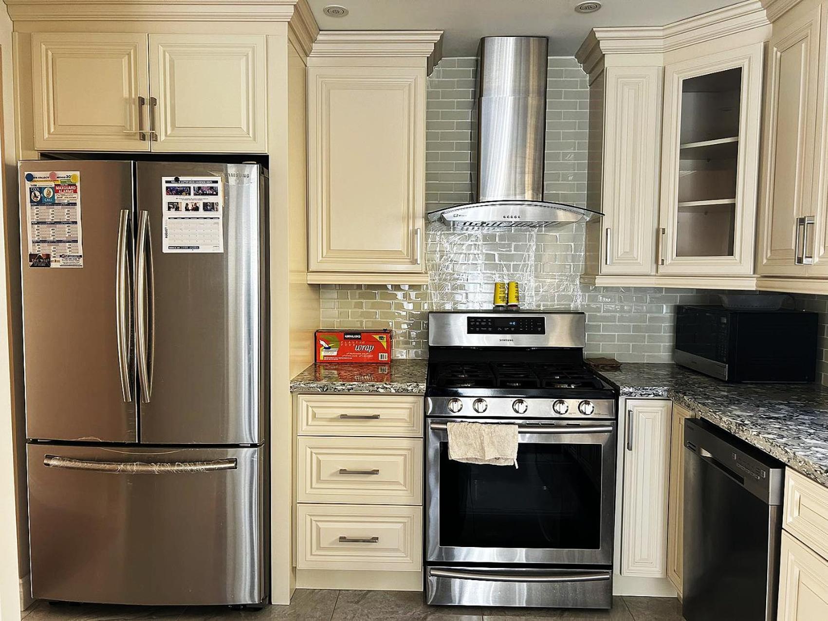 Country house Spacious By Shops Perfect Comfort & Transit Toronto