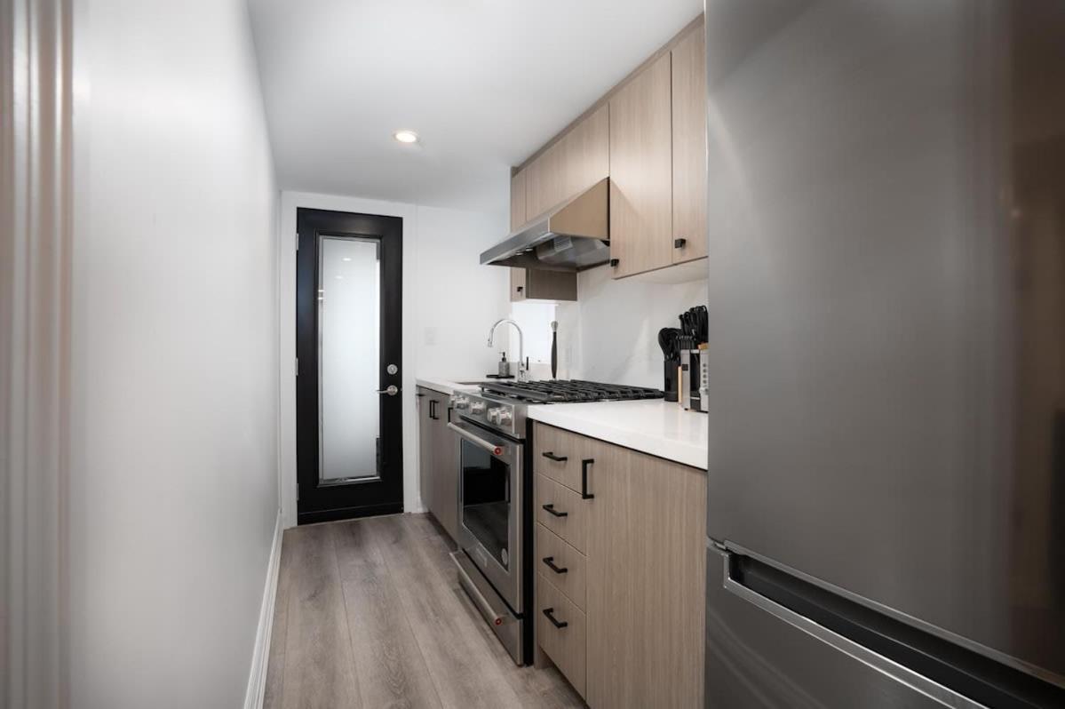 Apartment Chic And Cozy Studio In Trendy Parkdale & Parking Toronto
