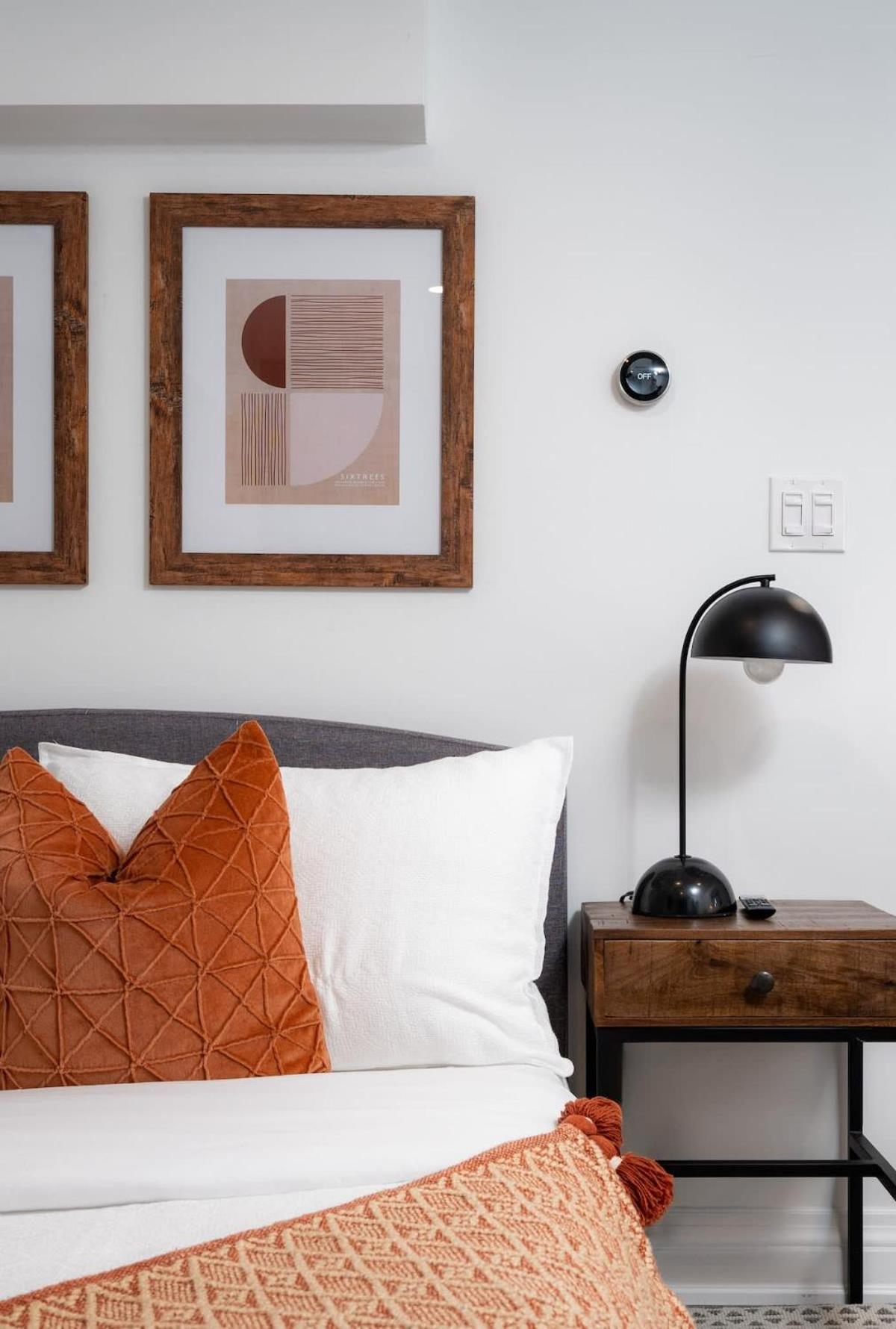 Apartment Chic And Cozy Studio In Trendy Parkdale & Parking *