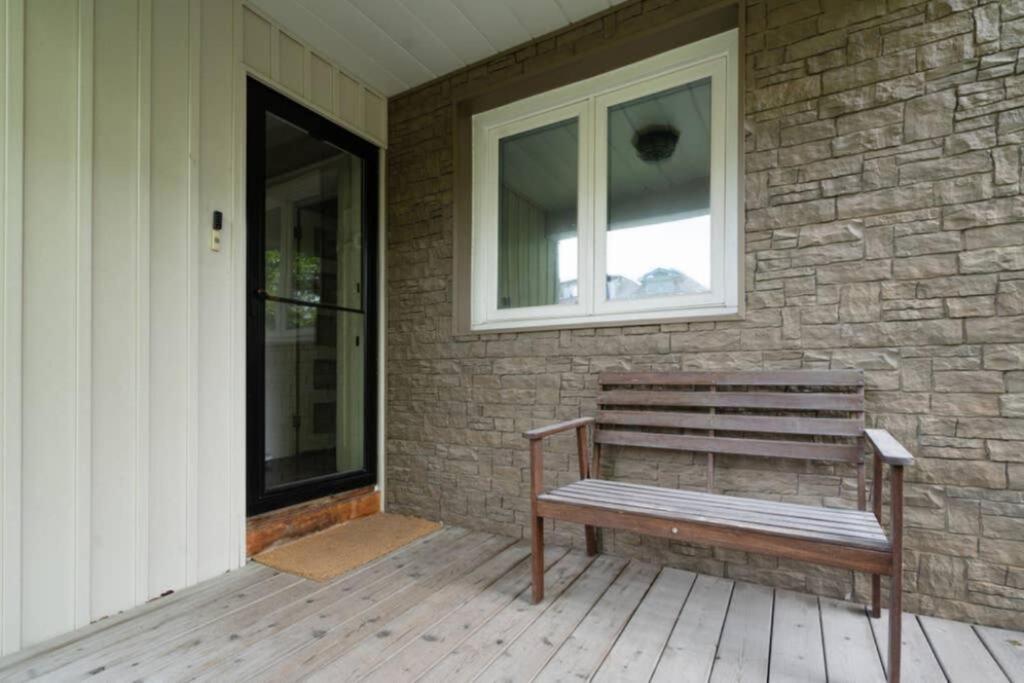 Spacious With Ensuite Bathroom Near Subway, Koreatown & Uoft *