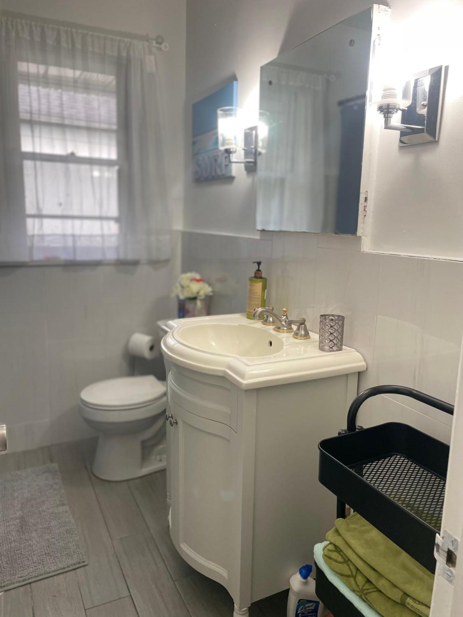 3room Entire Floor Walk 2 Subway Apartment Toronto