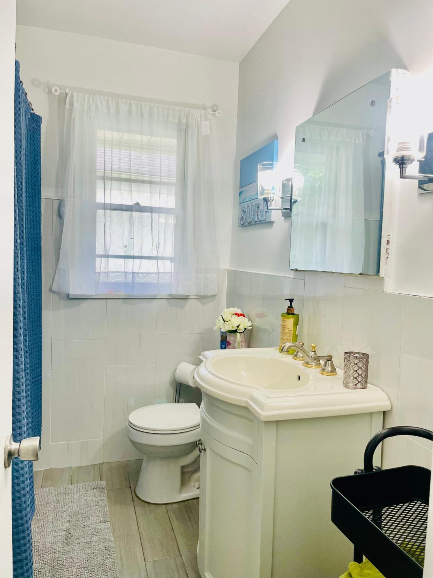 3room Entire Floor Walk 2 Subway * Toronto