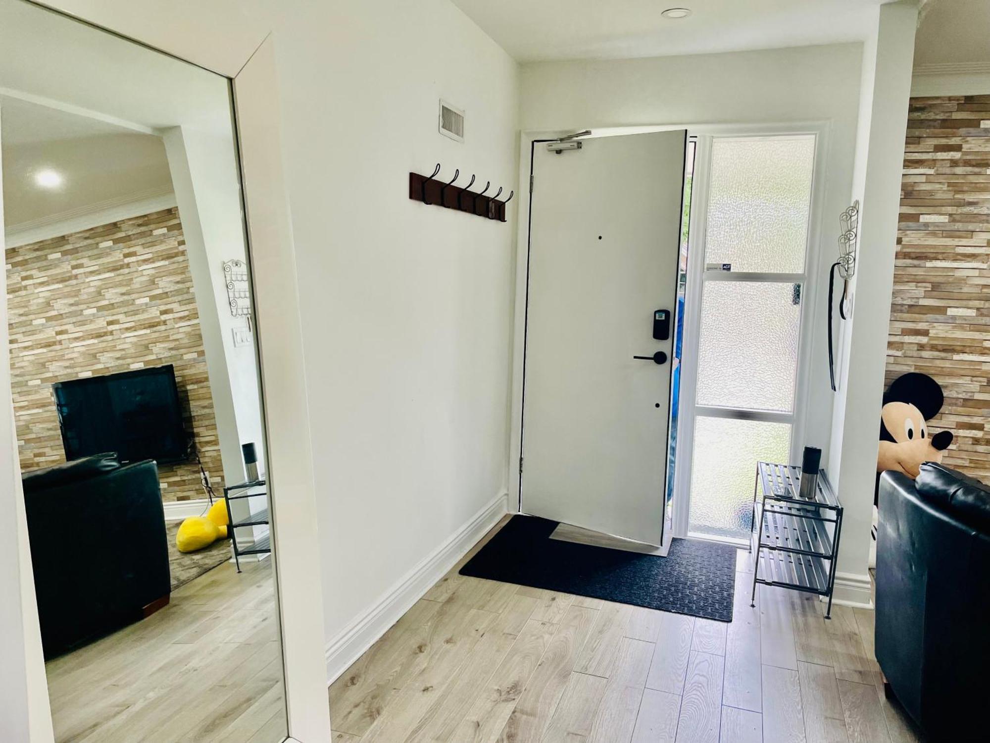 3room Entire Floor Walk 2 Subway Toronto