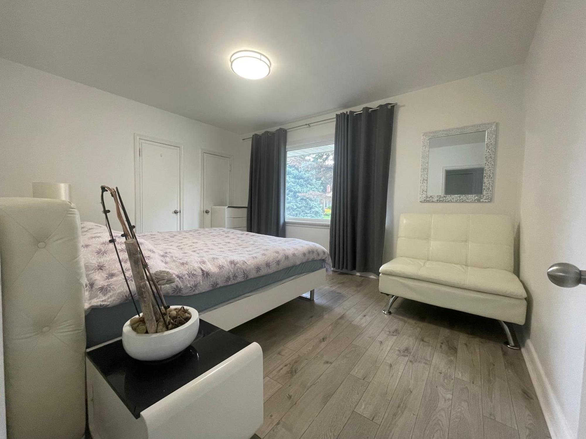 Apartment 3room Entire Floor Walk 2 Subway Toronto