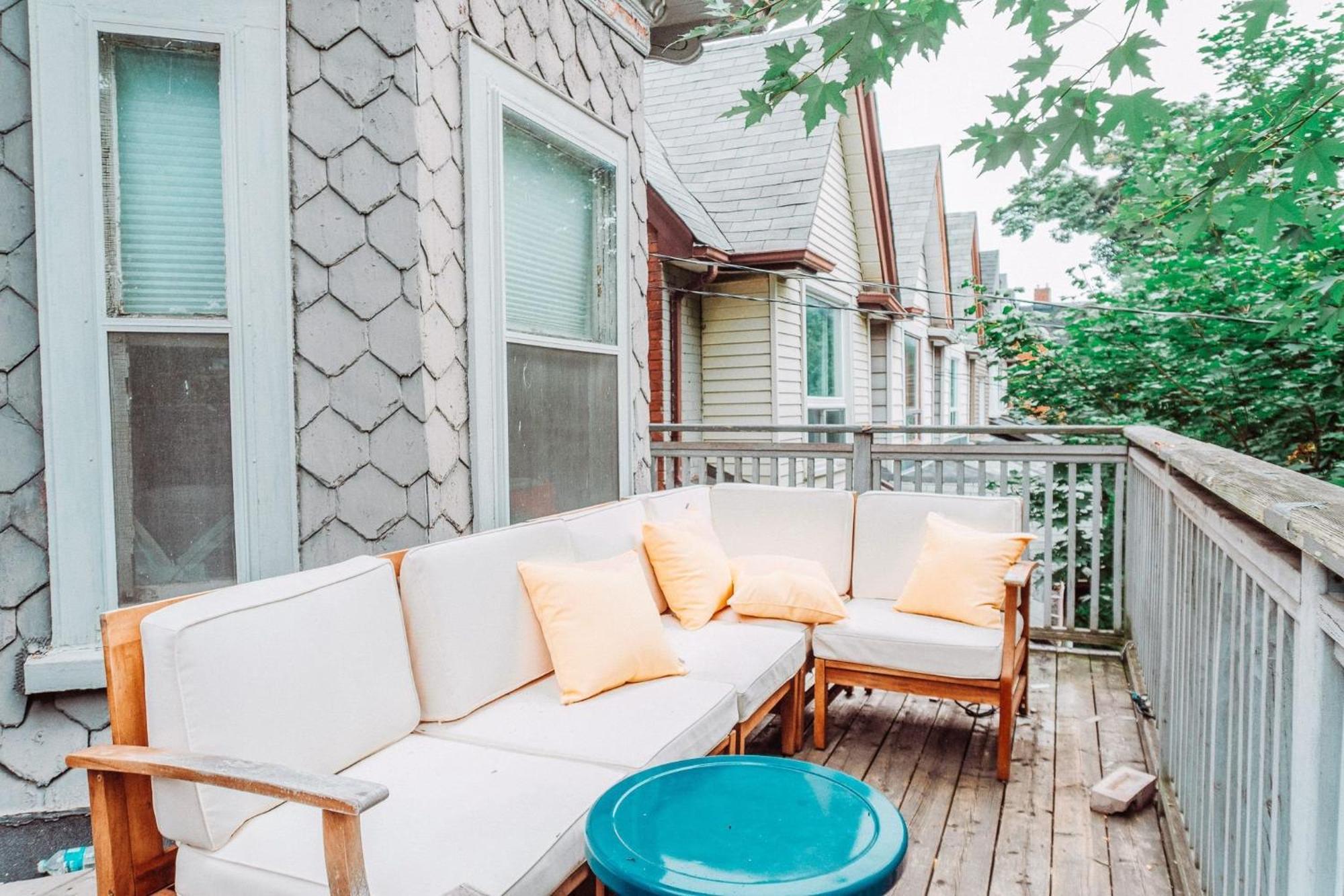 Charming Family House 3 Bdr With Balcony Holiday home Toronto