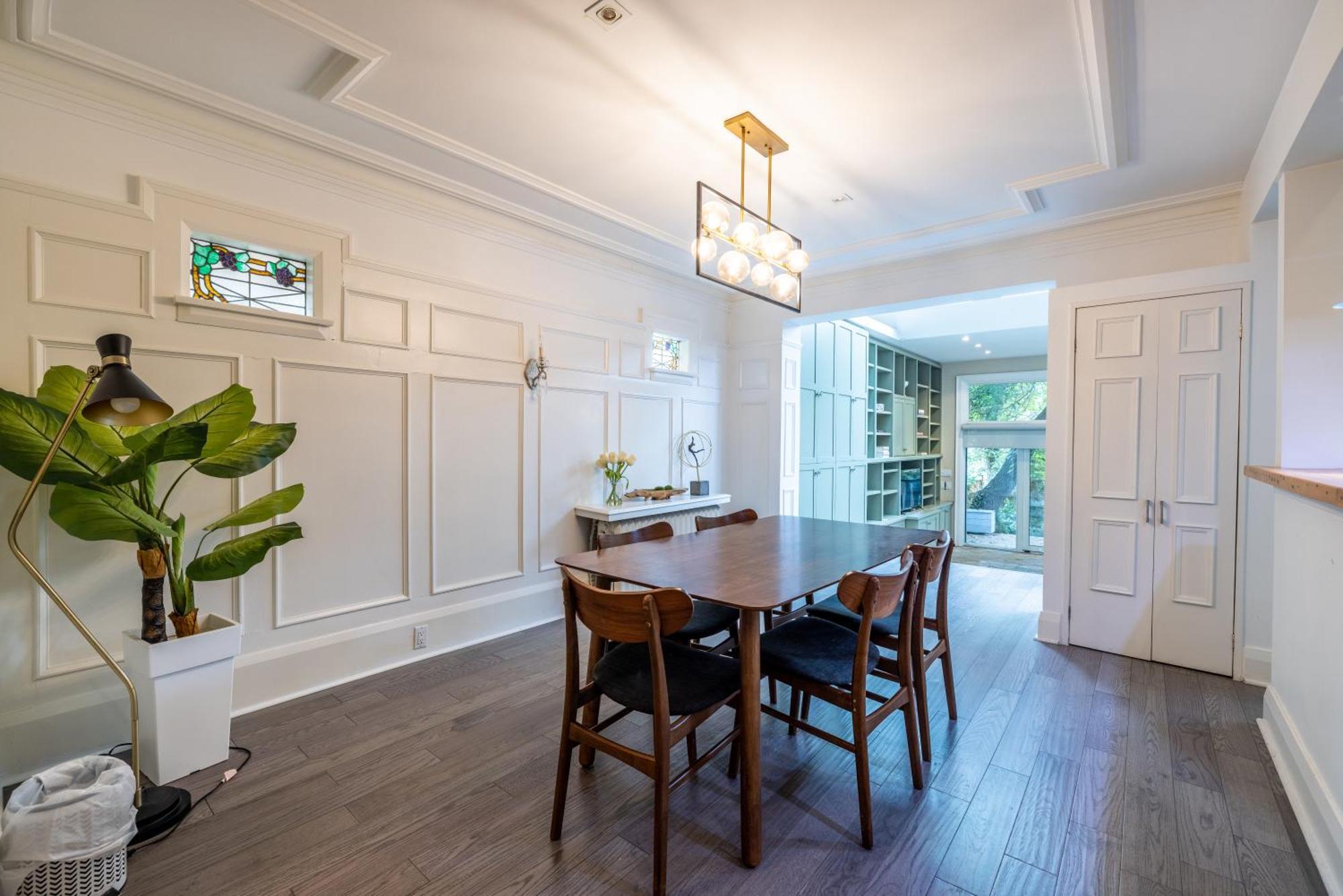 Guest house Double Bedroom On Up Or 3 Bedrooms In Basement Near Eglinton Subway Station *