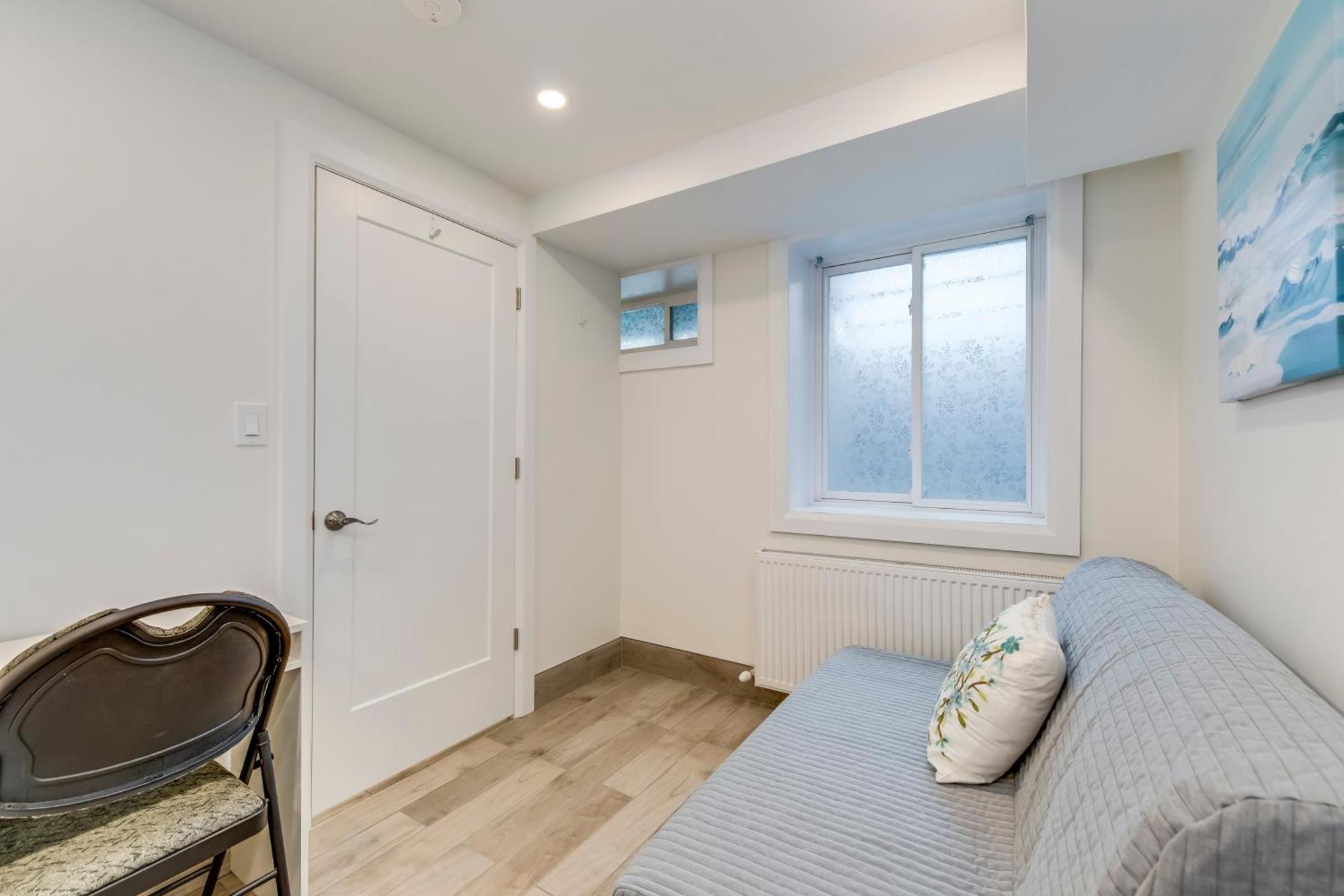 Apartment Midtown 2 Bedroom Basement Toronto