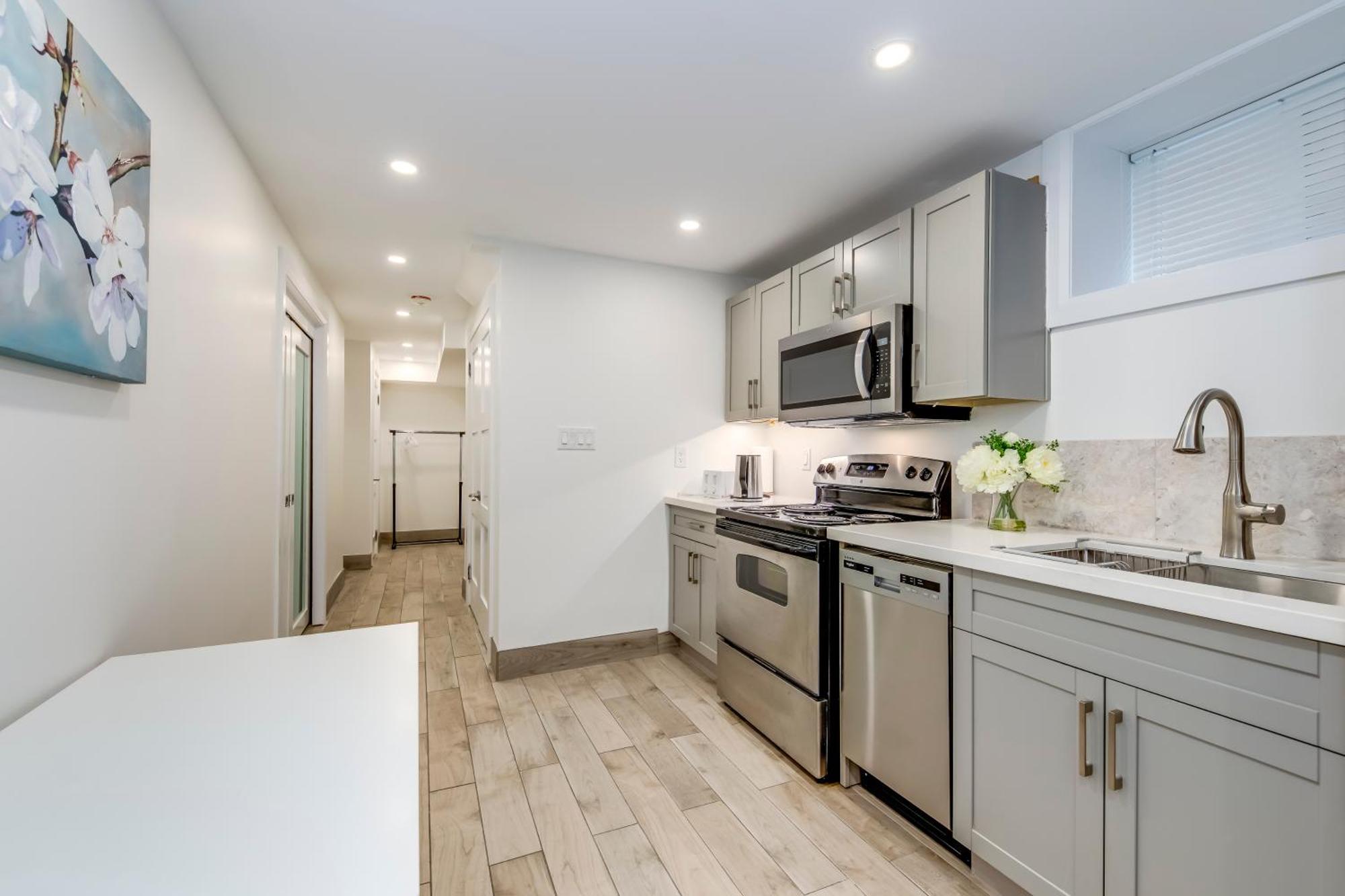 Midtown 2 Bedroom Basement * Toronto
