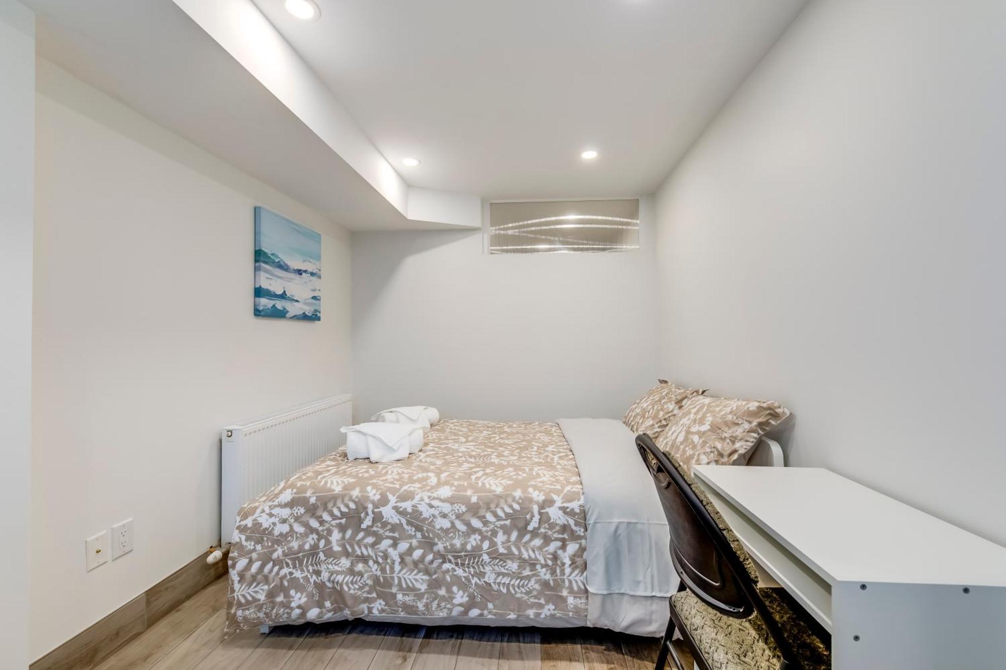 Apartment Midtown 2 Bedroom Basement *