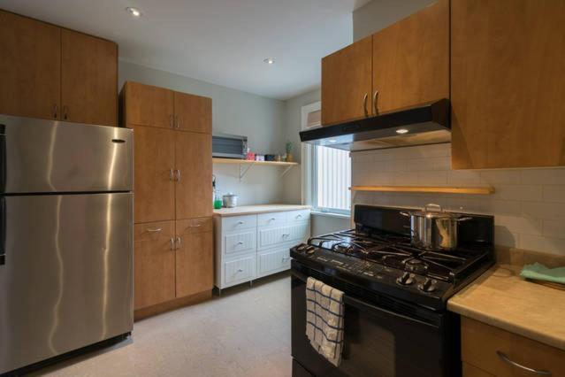 Spacious With Ensuite Bathroom Near Subway, Koreatown & Uoft Homestay Toronto
