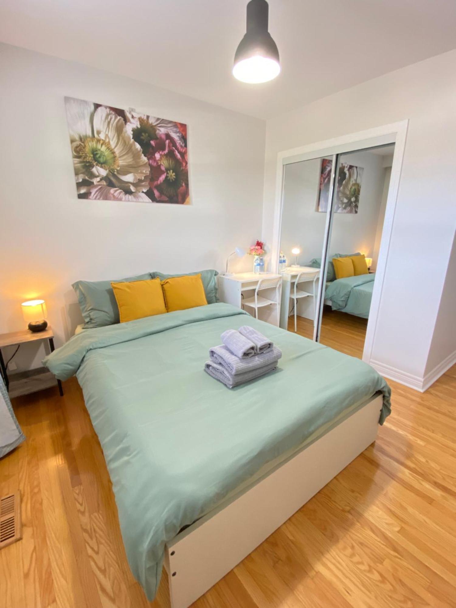Sunny House - Main Floor, Free Parking, In Toronto