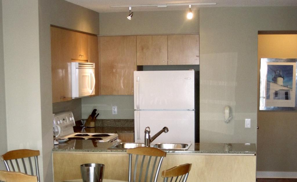 Skydome Furnished Residences * Toronto