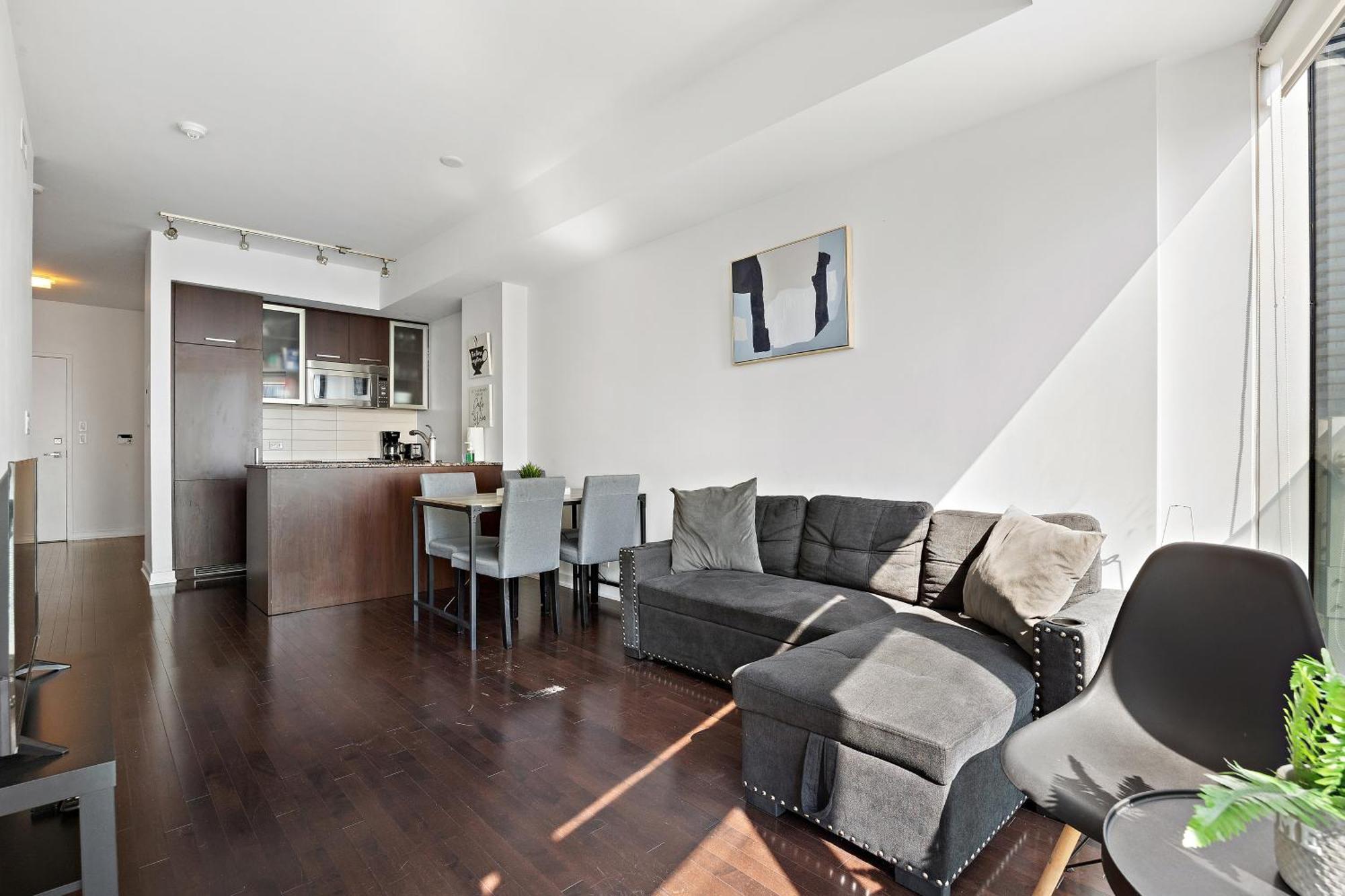 Comfy Downtown Apartment