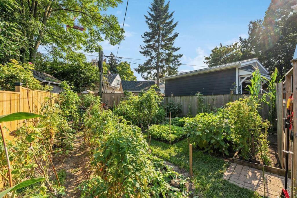 Heritage 3br Etobicoke Gem, Sherway Gardens, Bbq *