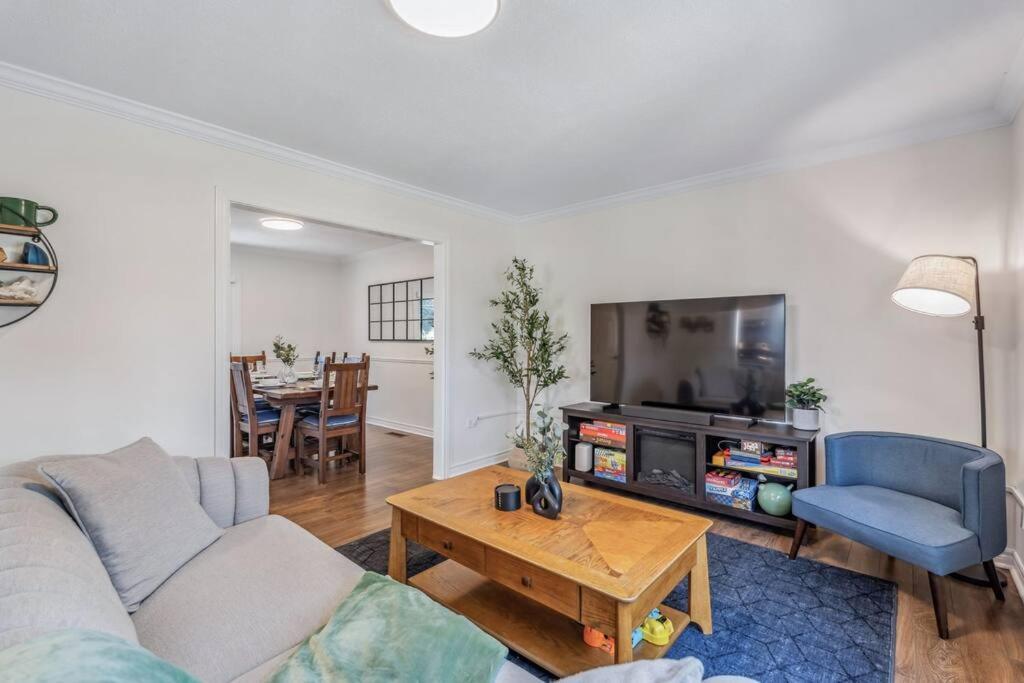 Heritage 3br Etobicoke Gem, Sherway Gardens, Bbq Villa *