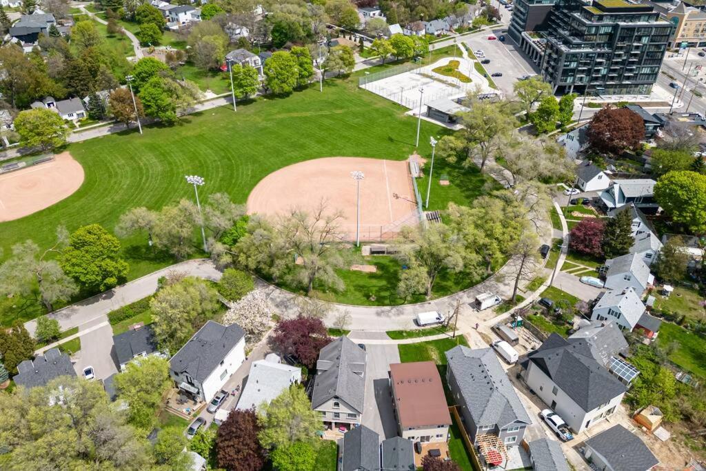 Heritage 3br Etobicoke Gem, Sherway Gardens, Bbq
