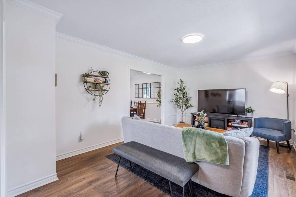 Heritage 3br Etobicoke Gem, Sherway Gardens, Bbq Toronto