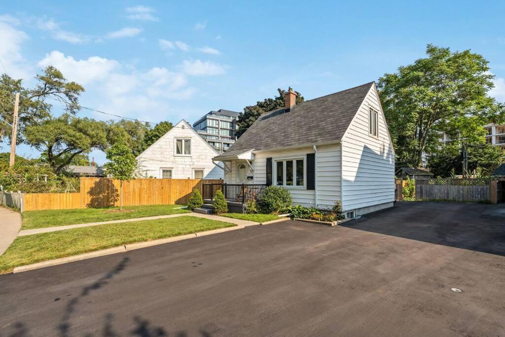 Heritage 3br Etobicoke Gem, Sherway Gardens, Bbq * Toronto