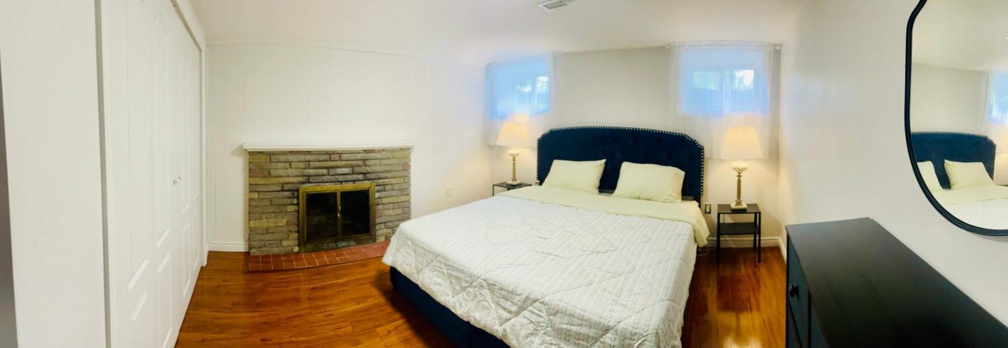 Entire Floor Privet Yard King Queen Twin Holiday home Toronto
