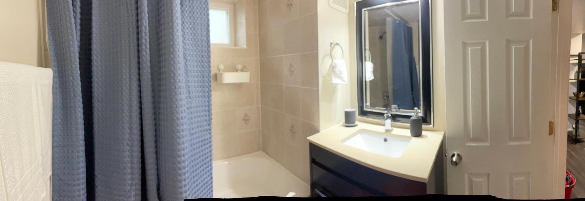 Holiday home Entire Floor Privet Yard King Queen Twin Toronto