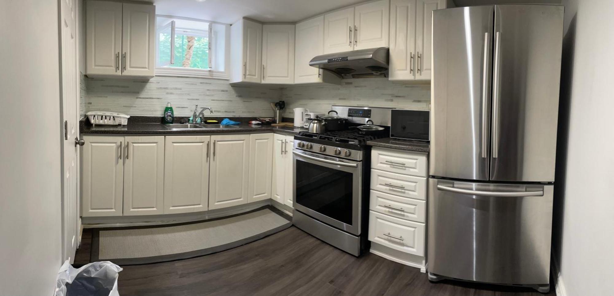 Entire Floor Privet Yard King Queen Twin * Toronto