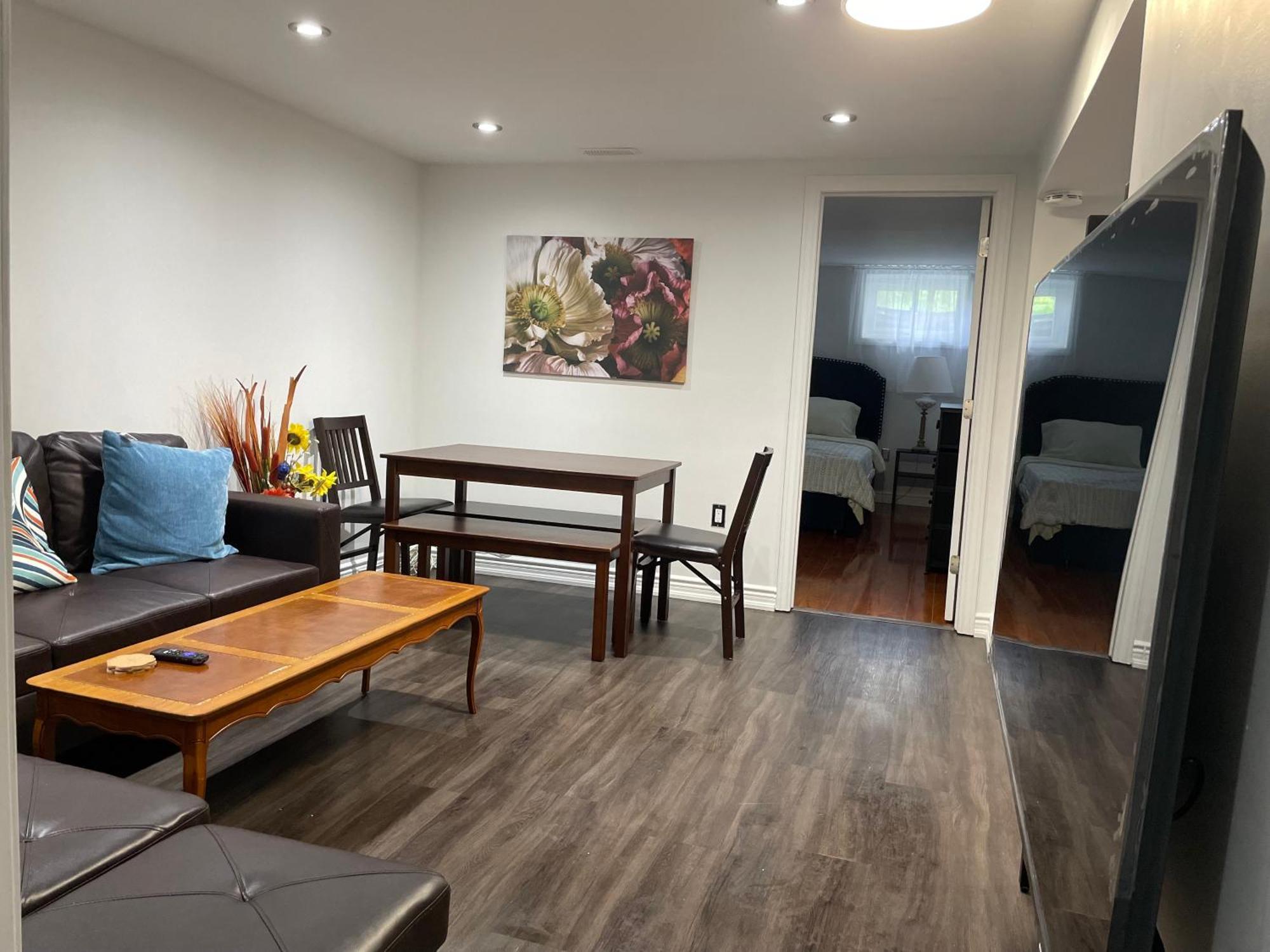 Entire Floor Privet Yard King Queen Twin Holiday home *