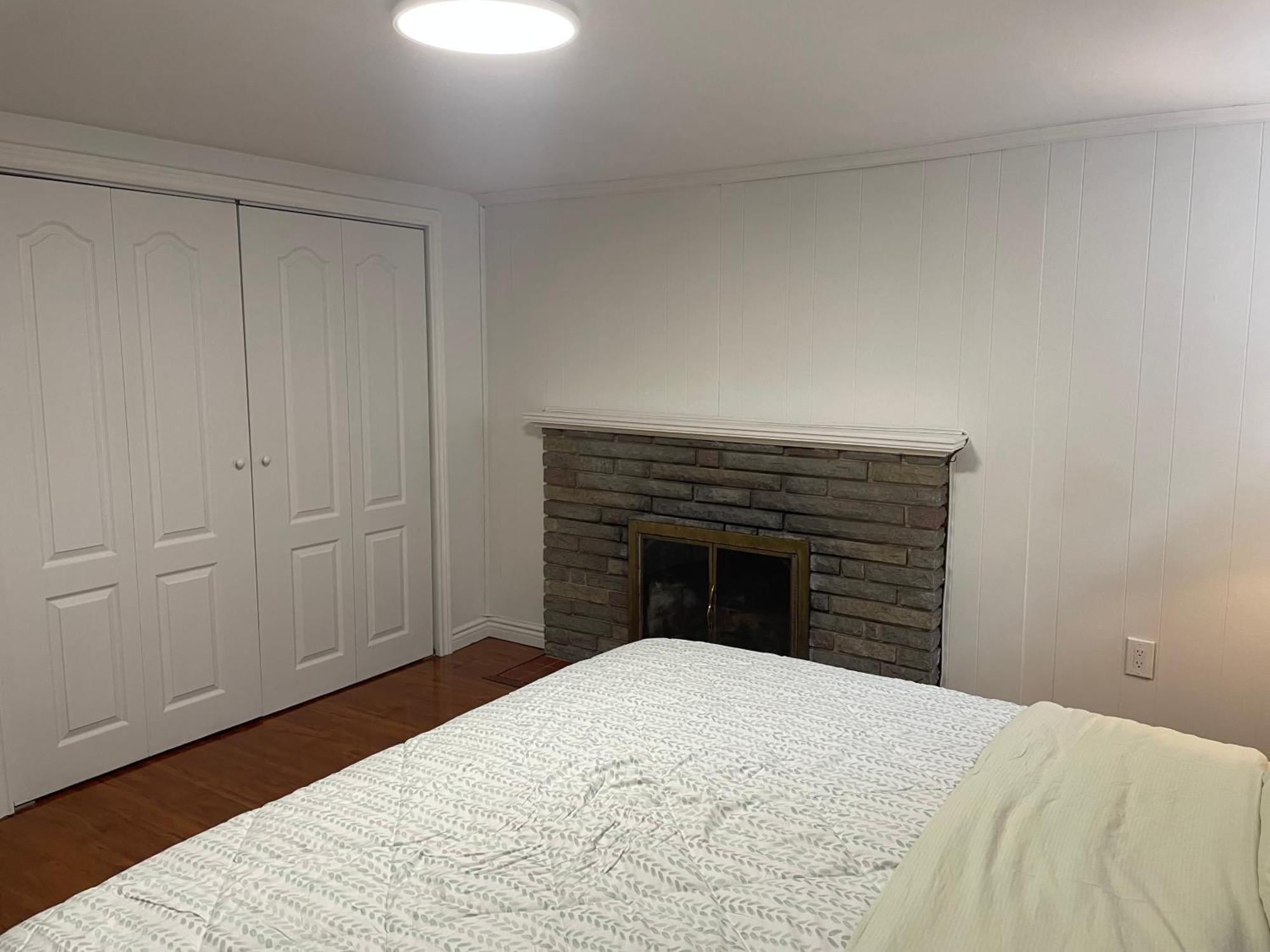 Entire Floor Privet Yard King Queen Twin Holiday home *