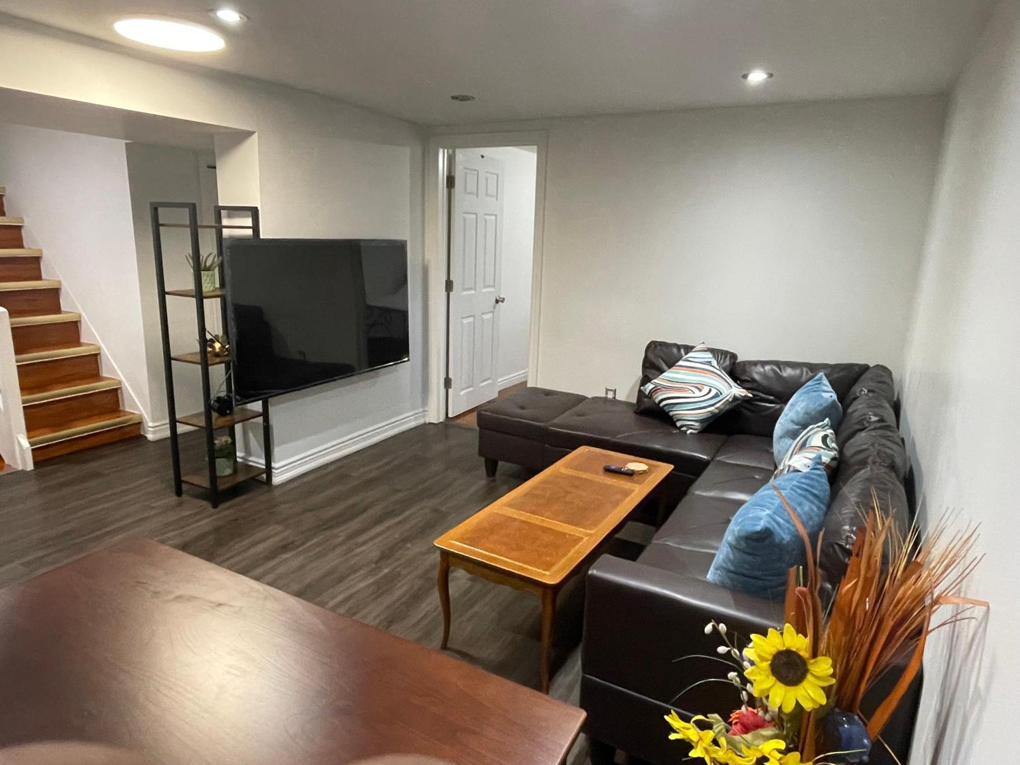 Holiday home Entire Floor Privet Yard King Queen Twin *