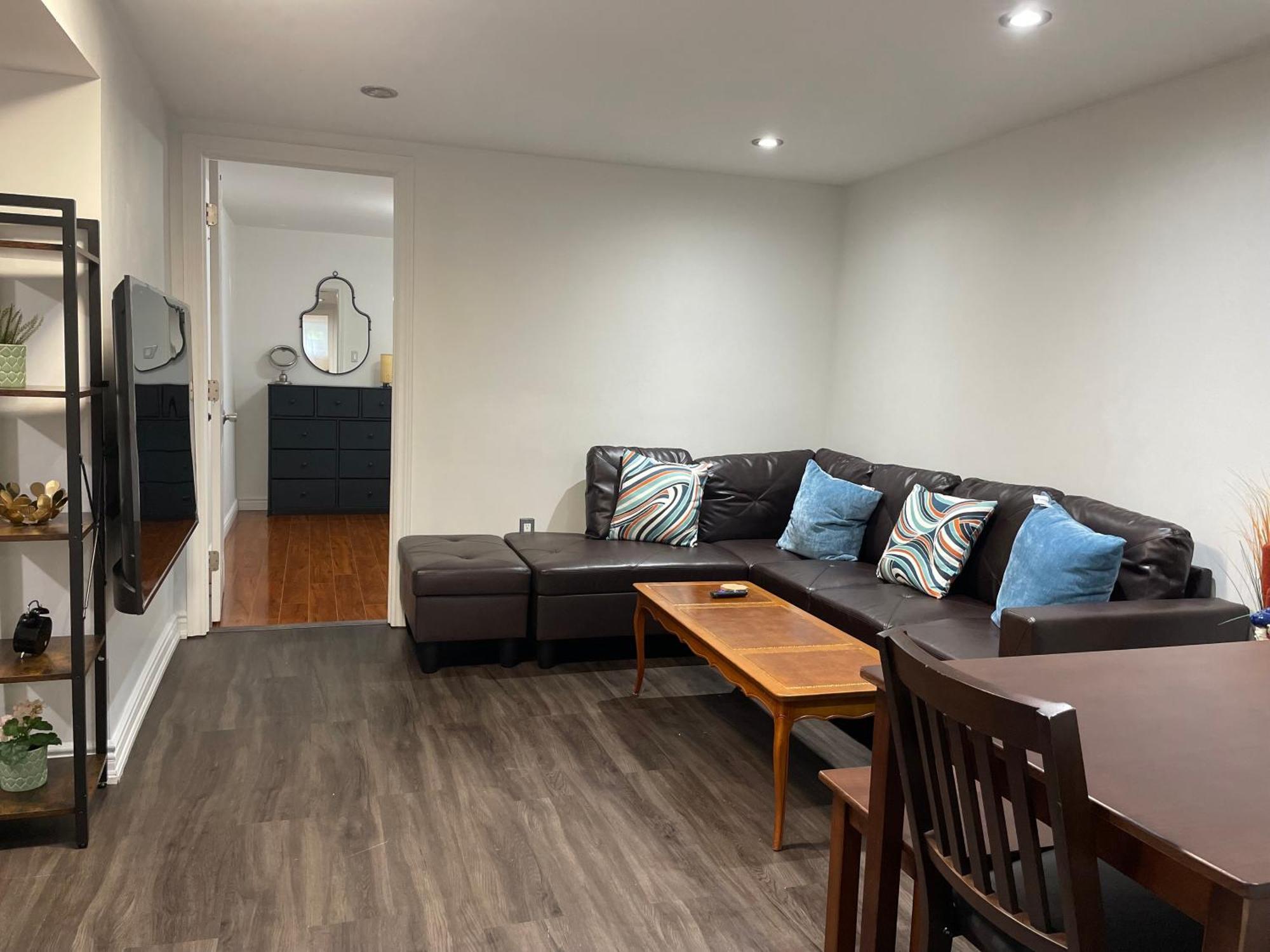 Entire Floor Privet Yard King Queen Twin Toronto