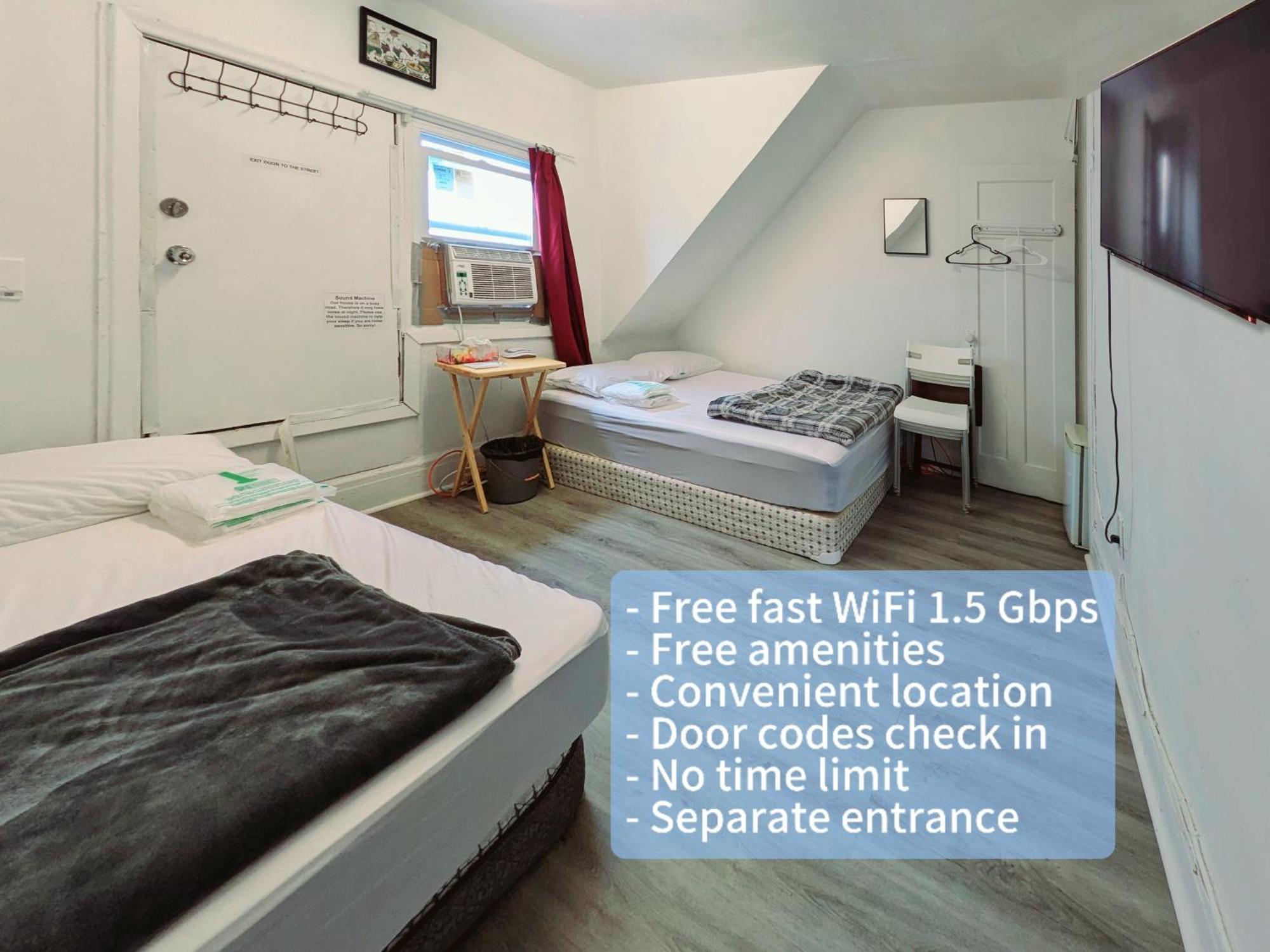 Homestay Quadruple Private With Netflix & Laundry, Balcony & Self Check-in Toronto