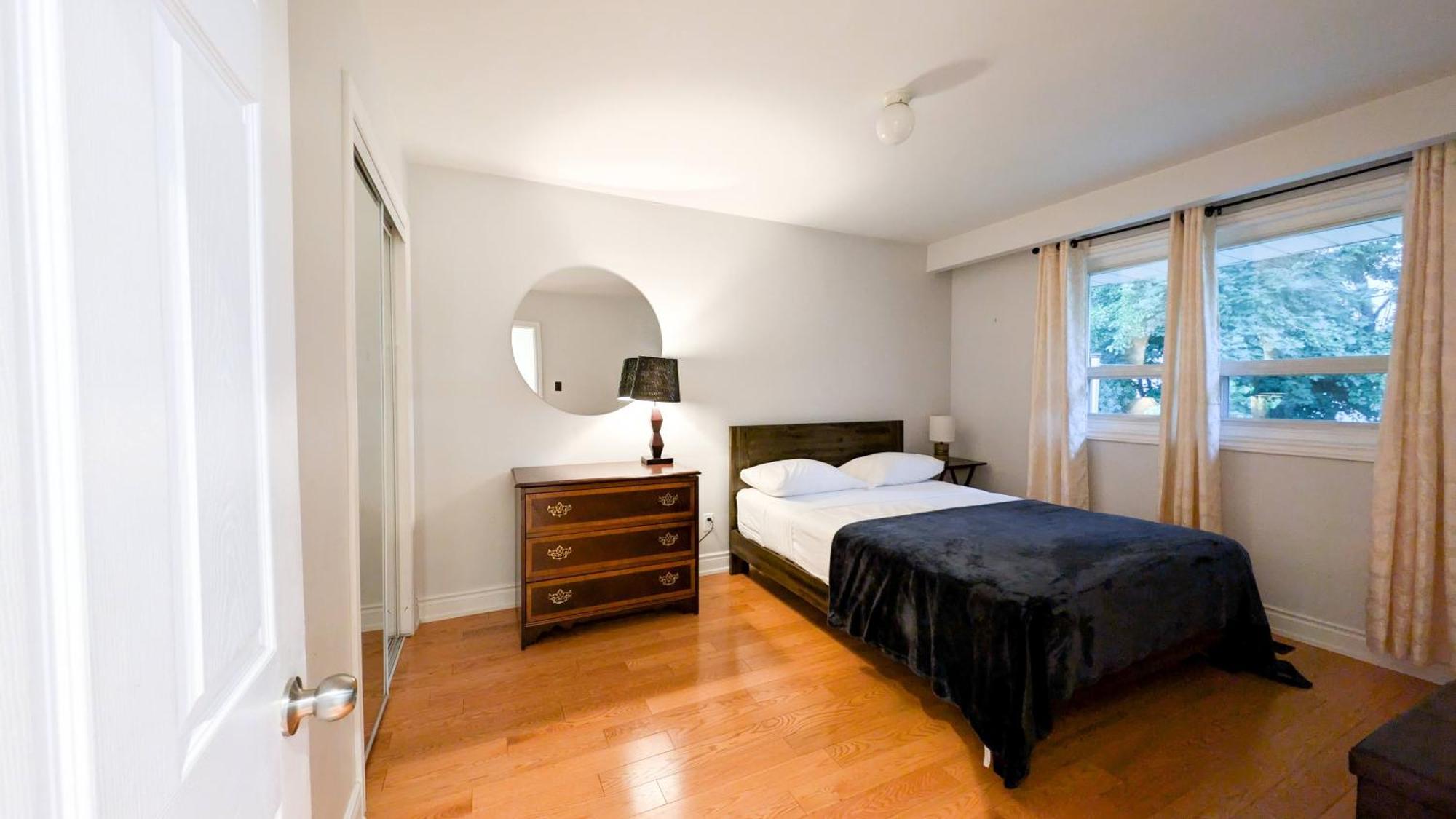 Bright Cozy In Scarborough, Toronto! Holiday home