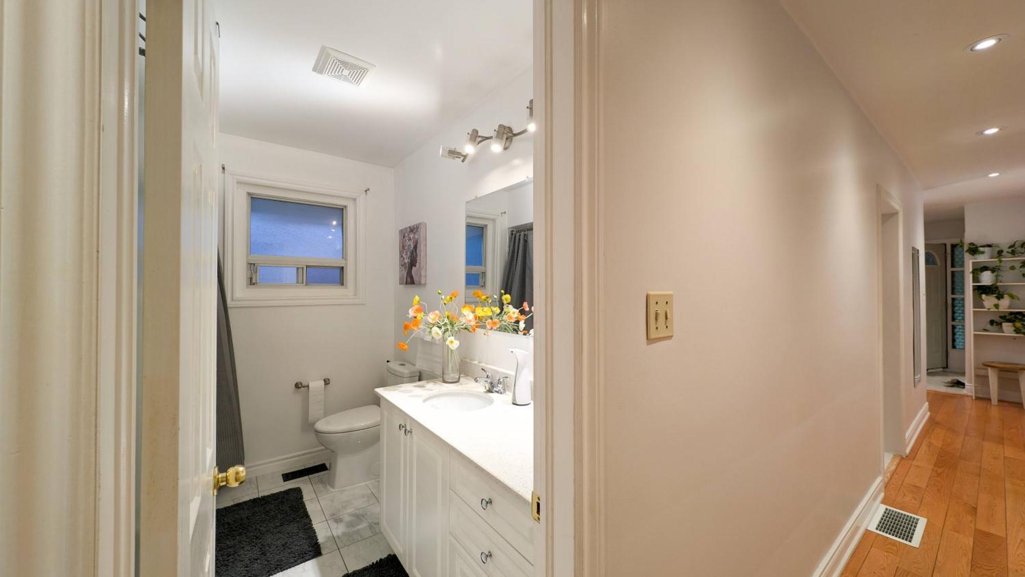 Holiday home Bright Cozy In Scarborough, Toronto! Toronto