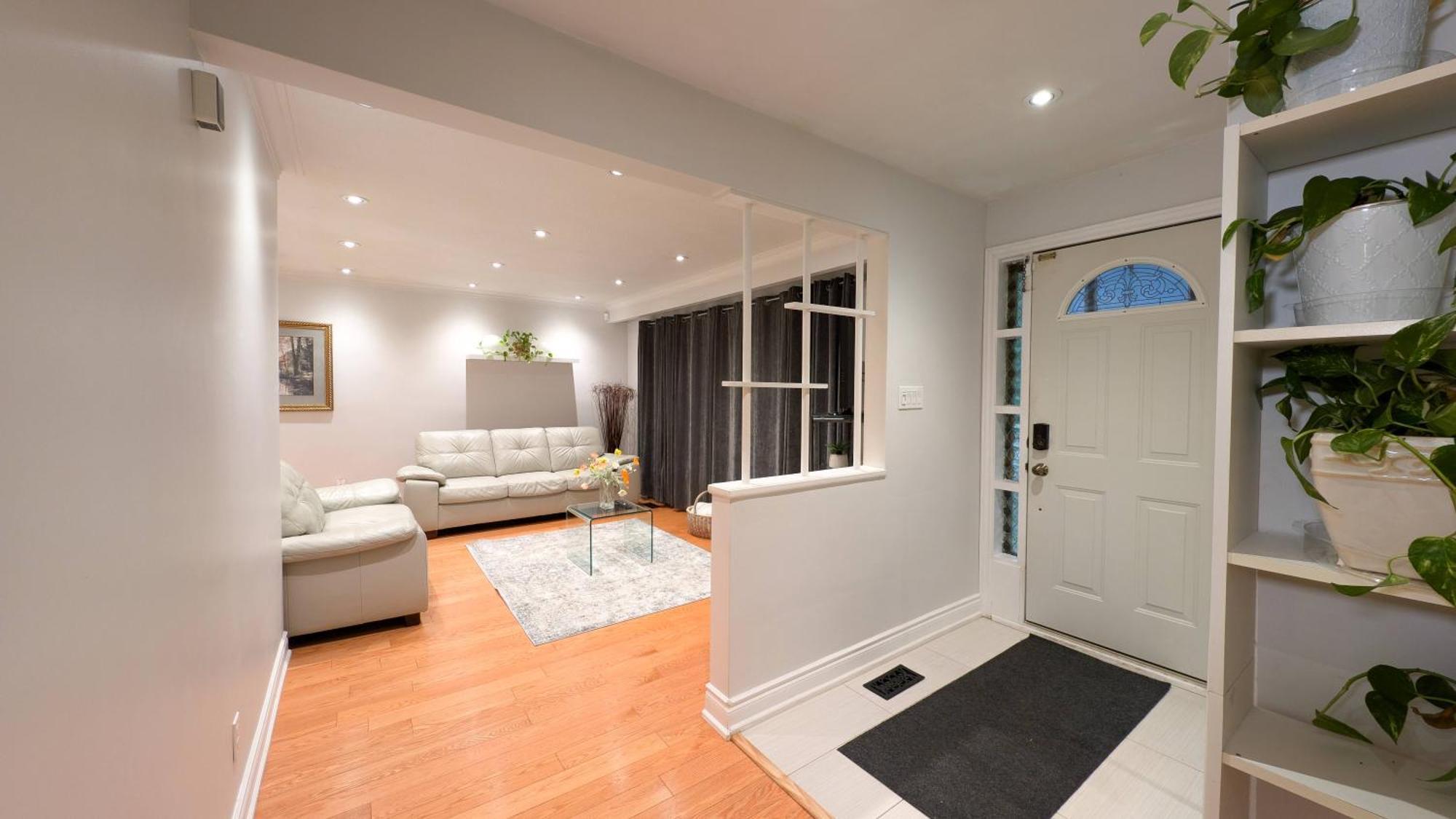 Bright Cozy In Scarborough, Toronto! Holiday home Toronto