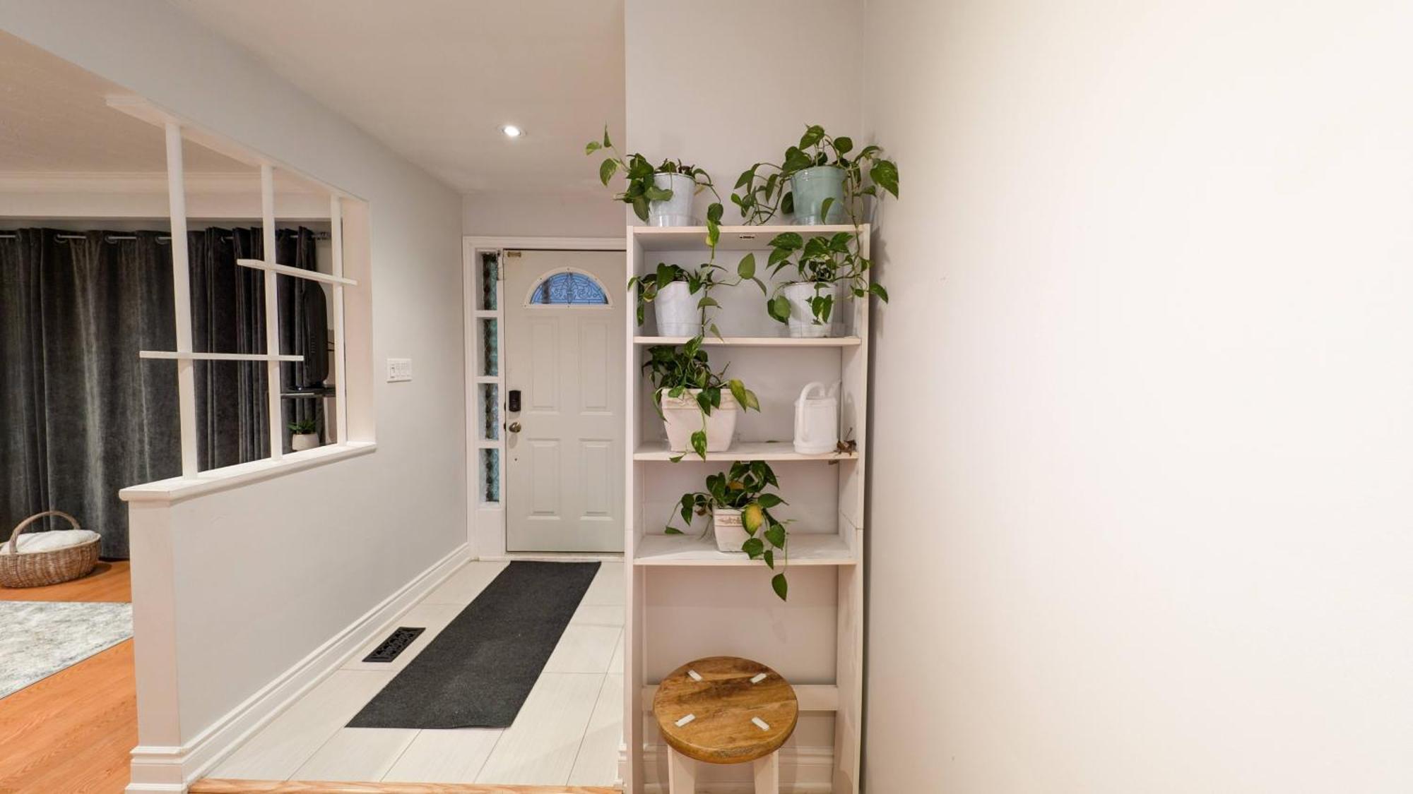 Holiday home Bright Cozy In Scarborough, Toronto! Toronto