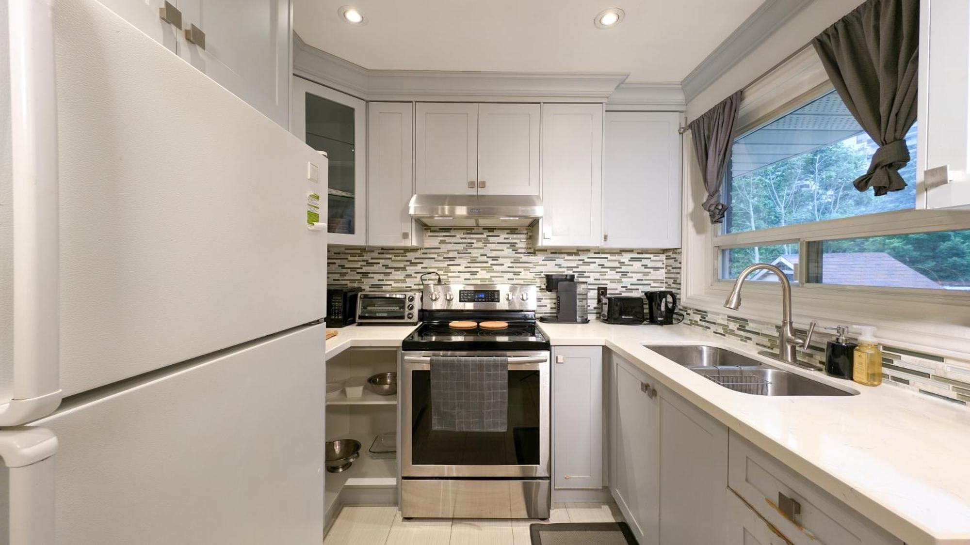 Holiday home Bright Cozy In Scarborough, Toronto!