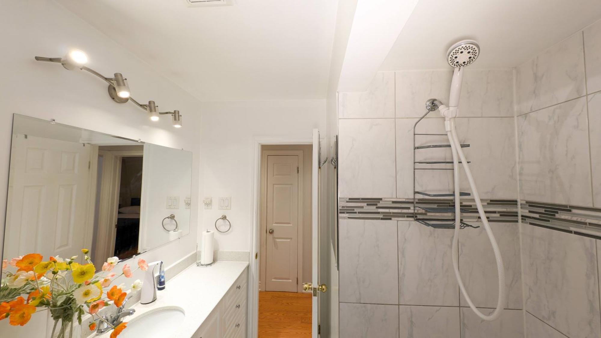 Holiday home Bright Cozy In Scarborough, Toronto!