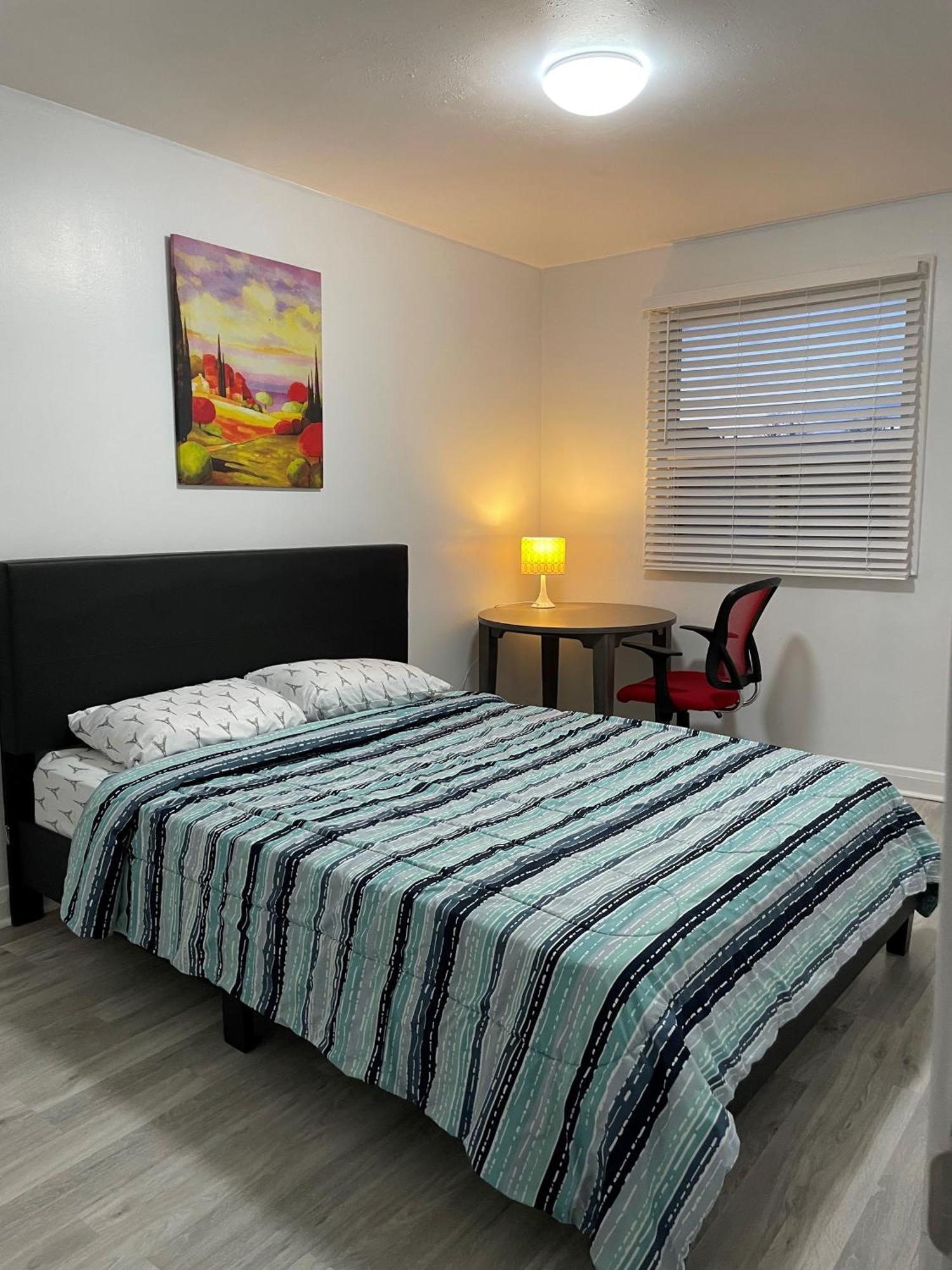Midtown With Queen Bed *