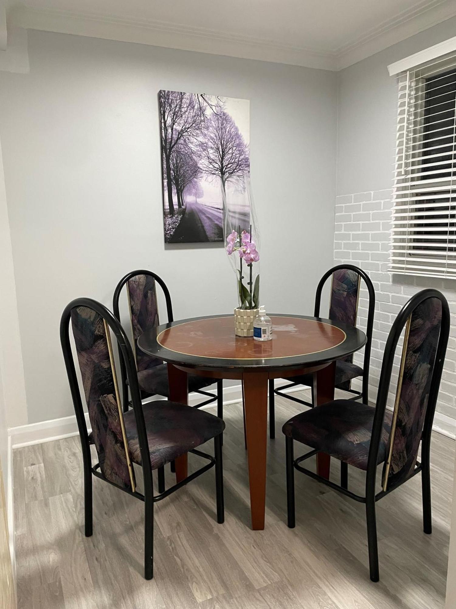 Midtown With Queen Bed Toronto